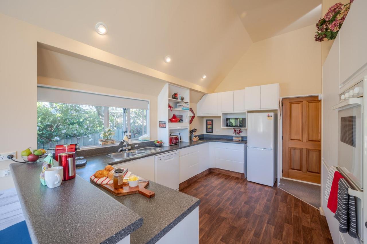 Rose On The Bay - Akaroa Holiday Home 외부 사진