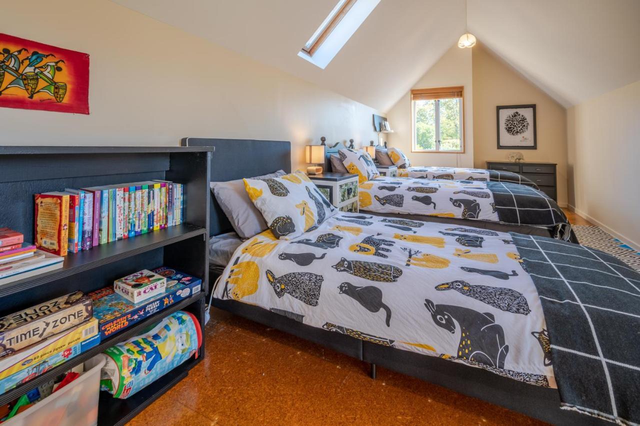 Rose On The Bay - Akaroa Holiday Home 외부 사진