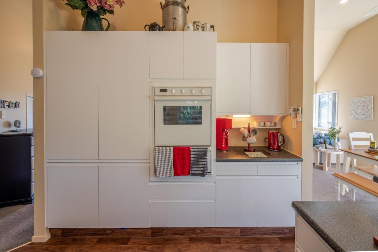 Rose On The Bay - Akaroa Holiday Home 외부 사진
